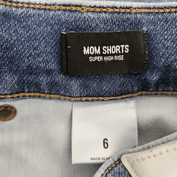 Express Mom Shorts Super High Rise Medium Wash Cut Off Raw Hem Denim 6 - Picture 6 of 8